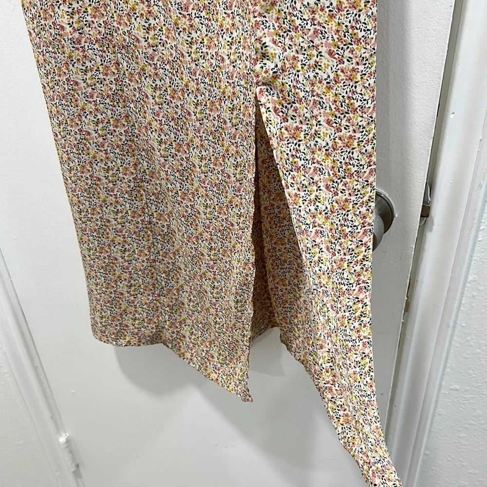 Floral Puff-Sleeve Midi Dress in Beige - Picture 3 of 3